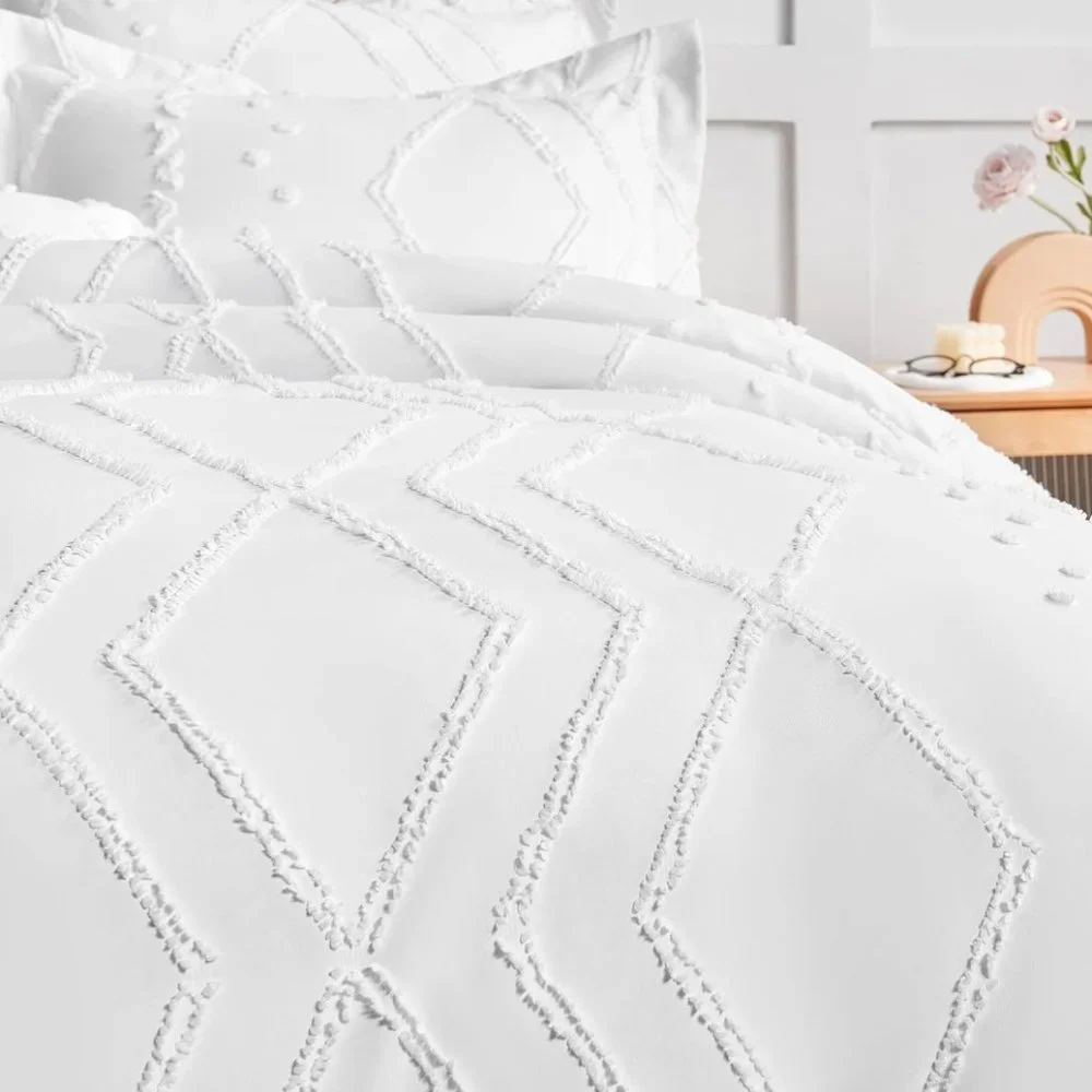 Chic Jacquard Tufted White Duvet Cover Set - Queen Size (90 x 90)